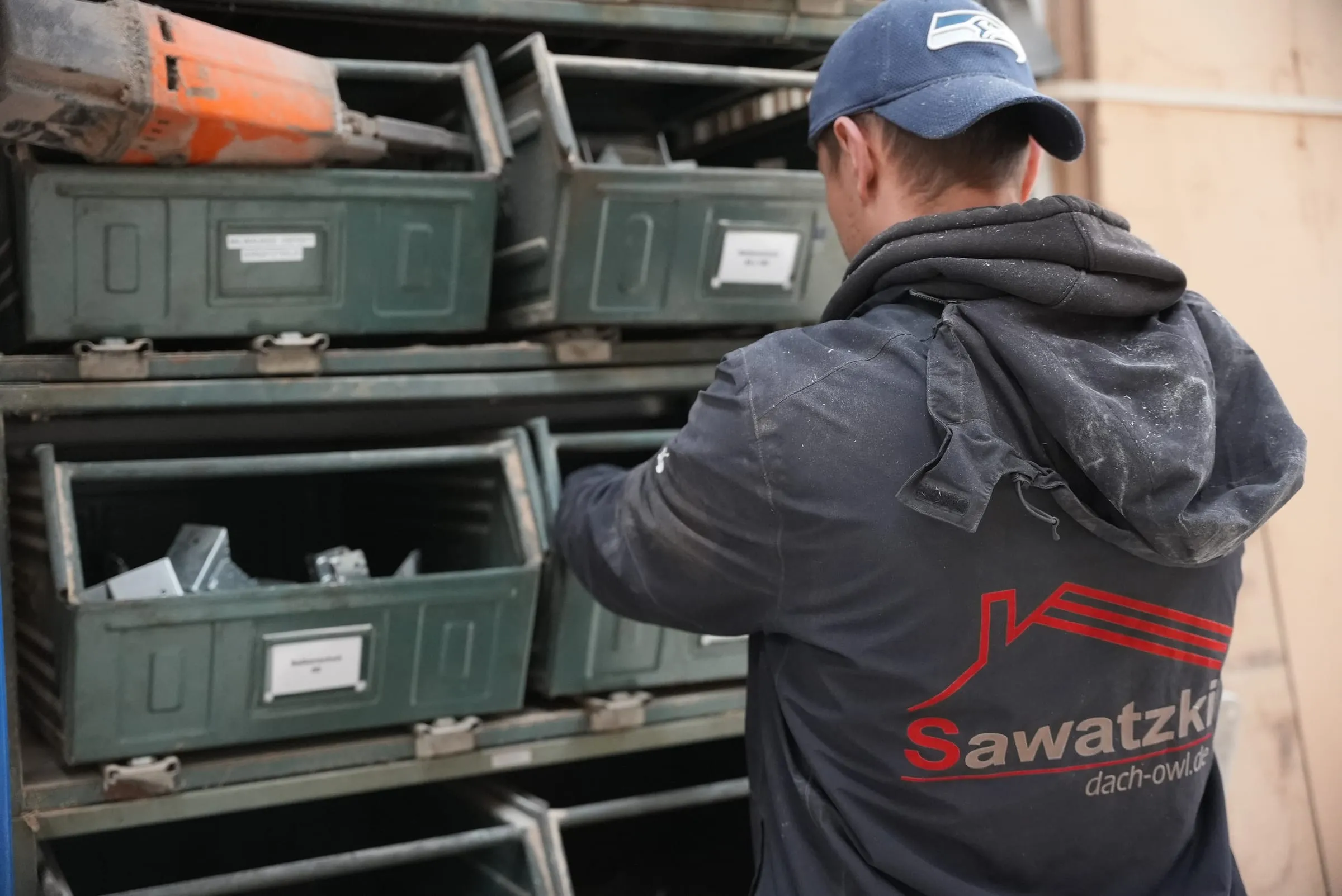 Kommissionierte Verbindungsmittel im Lager des Abbundzentrums der Sawatzki GmbH